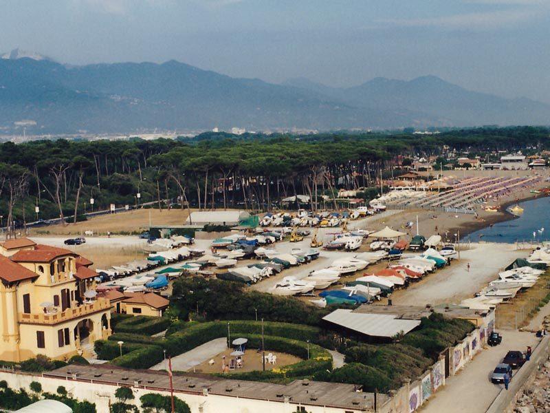 Ostello Apuano Marina Di Carrara Kültér fotó